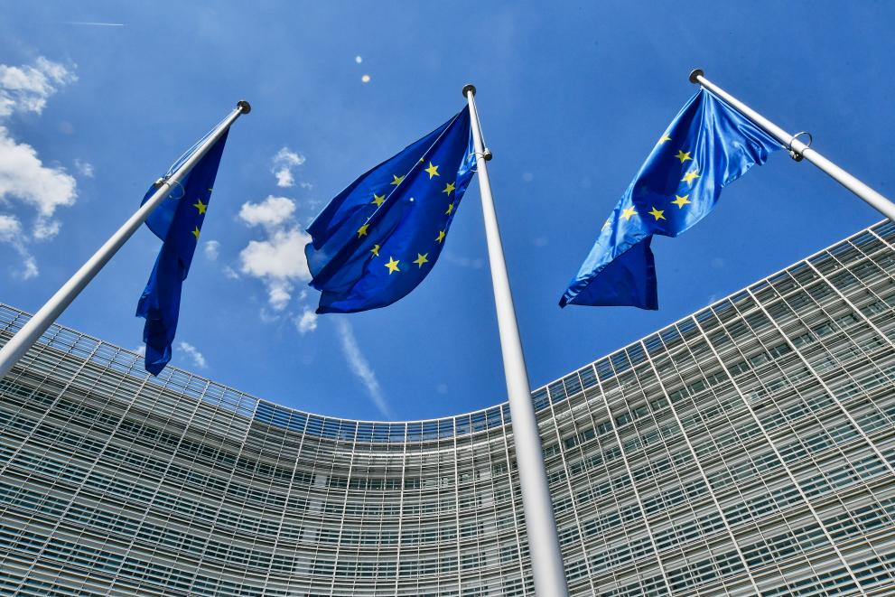 Drapeaux européens devant le Berlaymont 