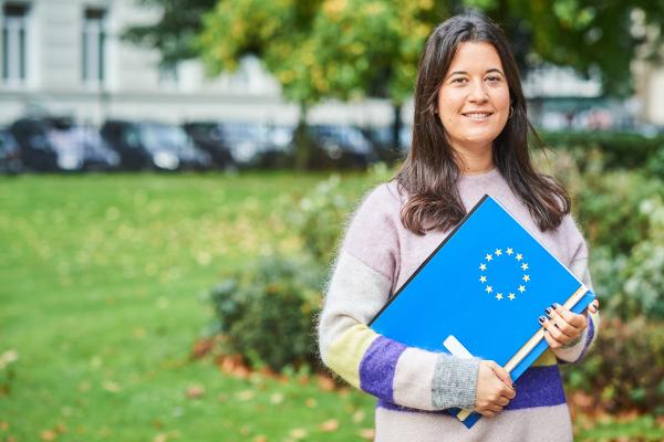 Woman holding an EU folder