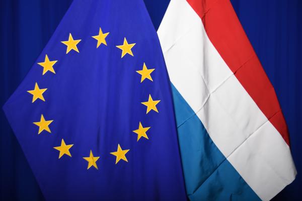 Drapeaux Luxembourg - Union européenne